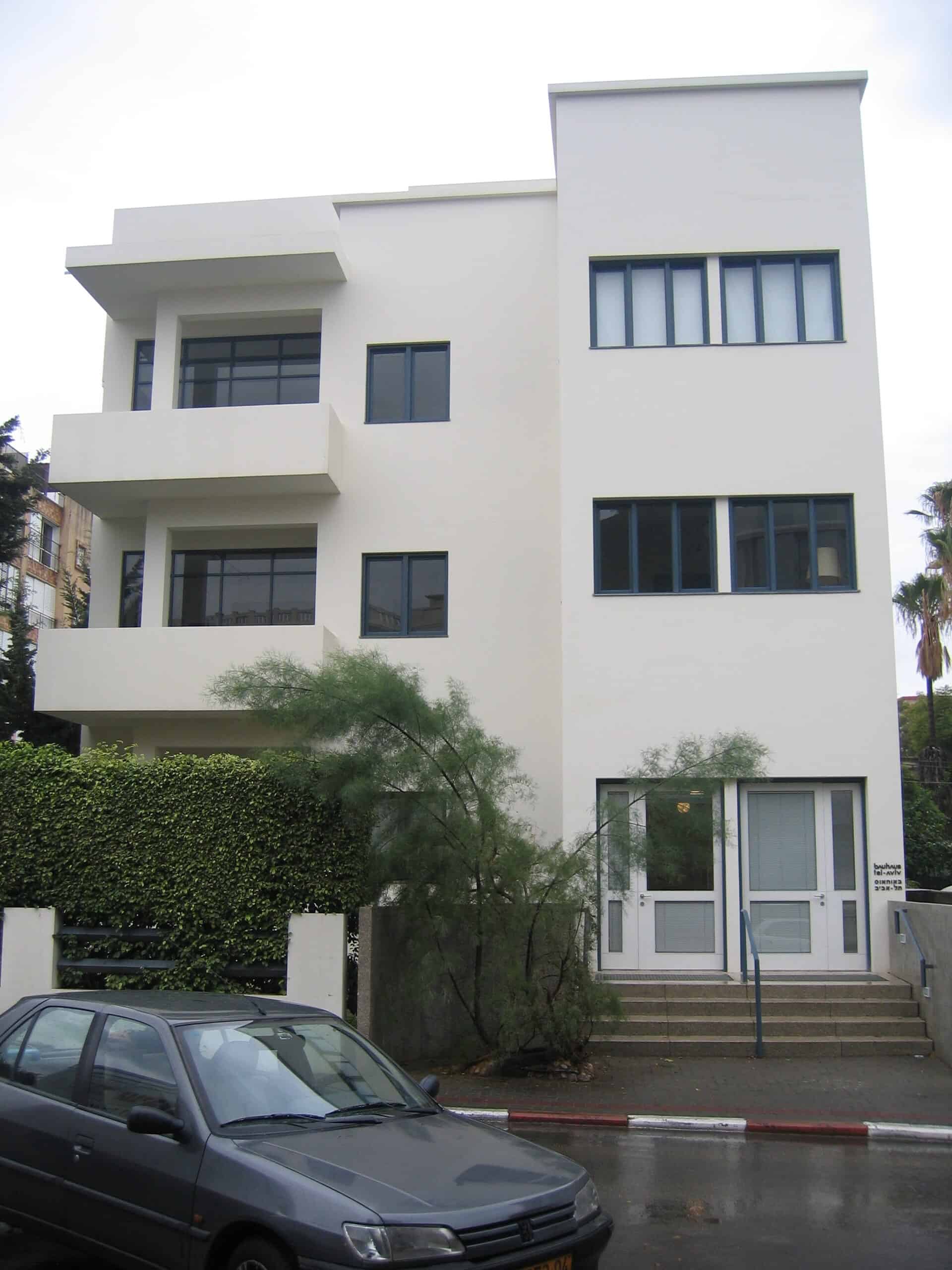 比亞利克街上的包豪斯博物館白色建築